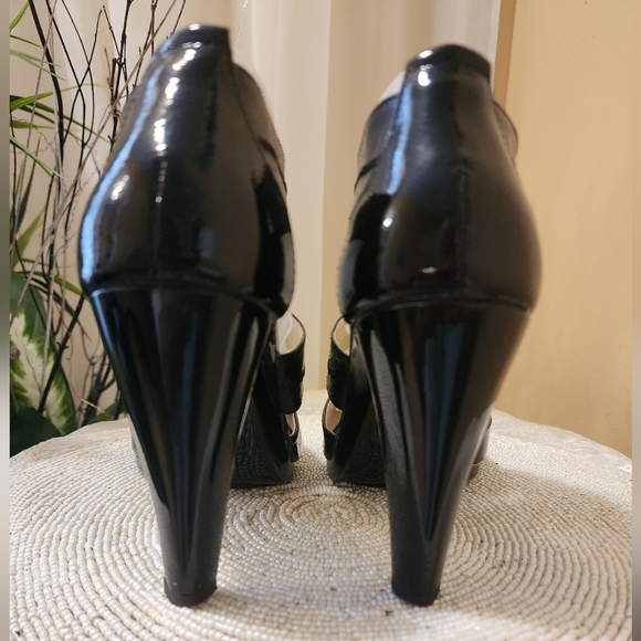Michael Kors Black Berkley Patent Leather Sandals Size 10M.Like new cond… - Picture 6 of 12